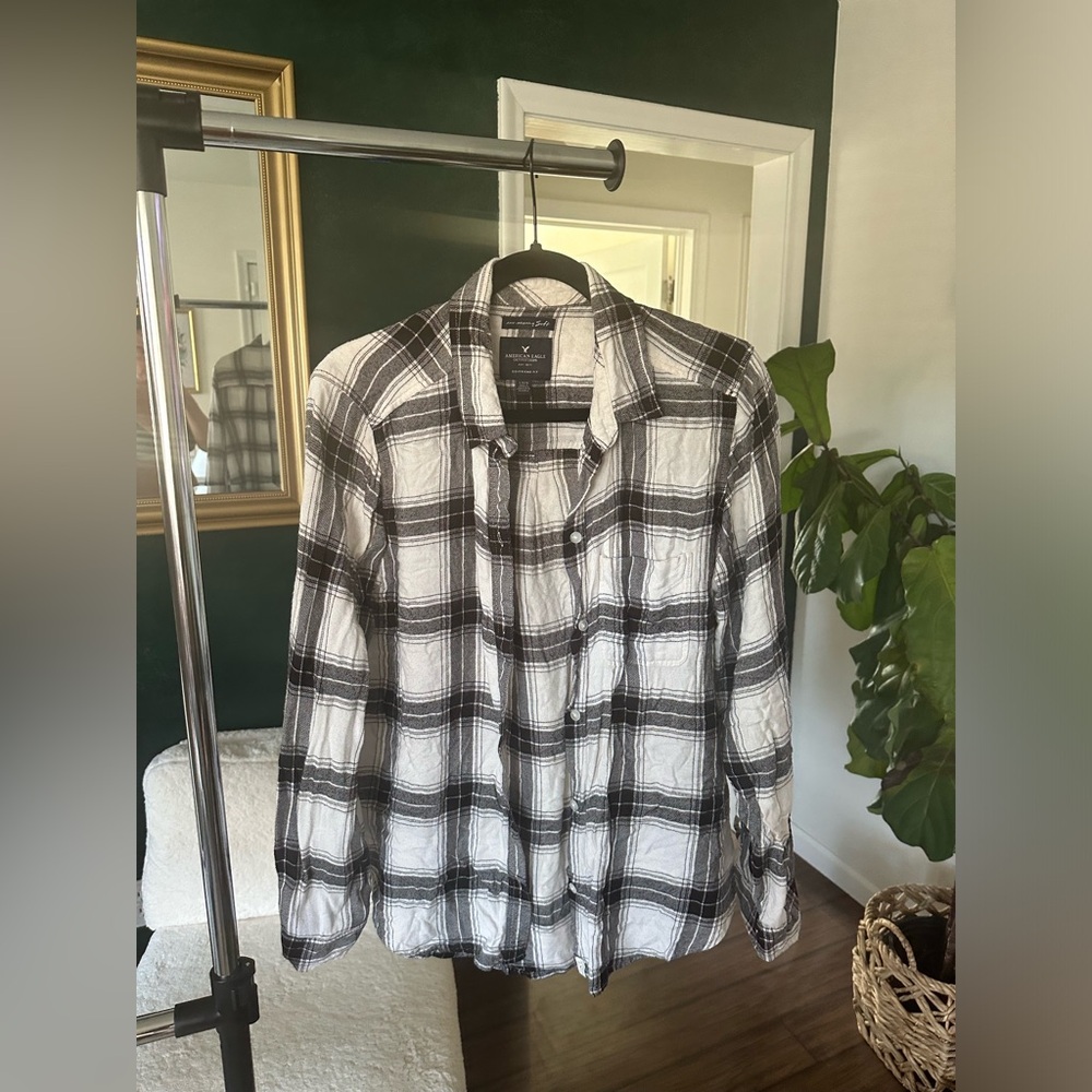 American Eagle - button up long sleeve flannel